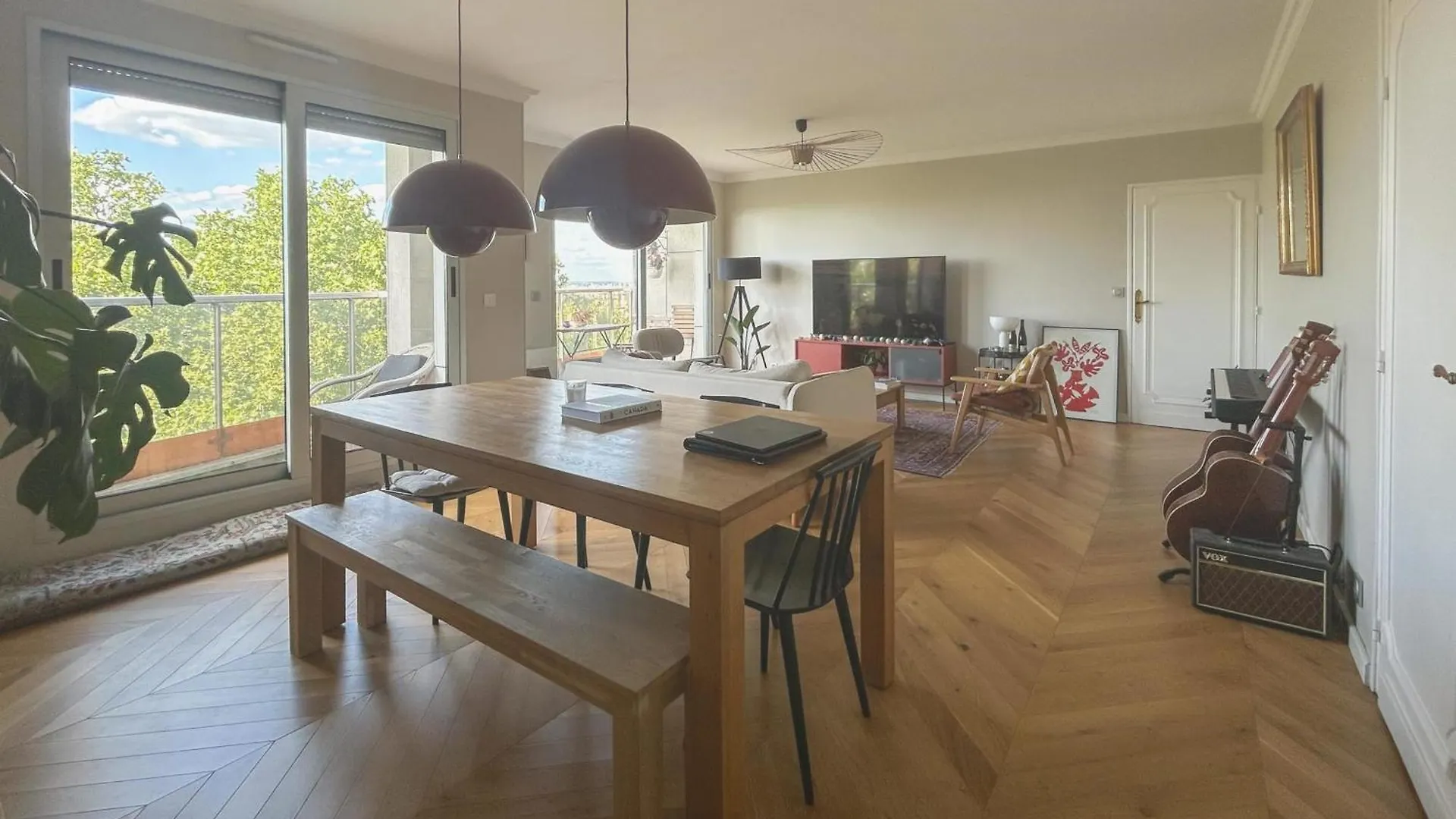 Spacious 2-Bedroom Apartment With Balcony Steps From Buttes-Chaumont Park Париж