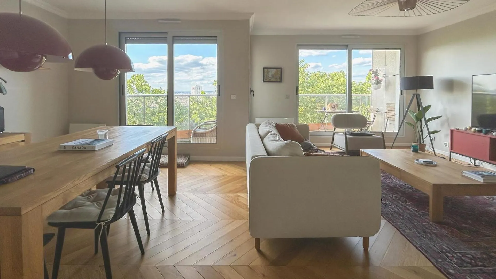 Spacious 2-Bedroom Apartment With Balcony Steps From Buttes-Chaumont Park Париж 0*,  Франция