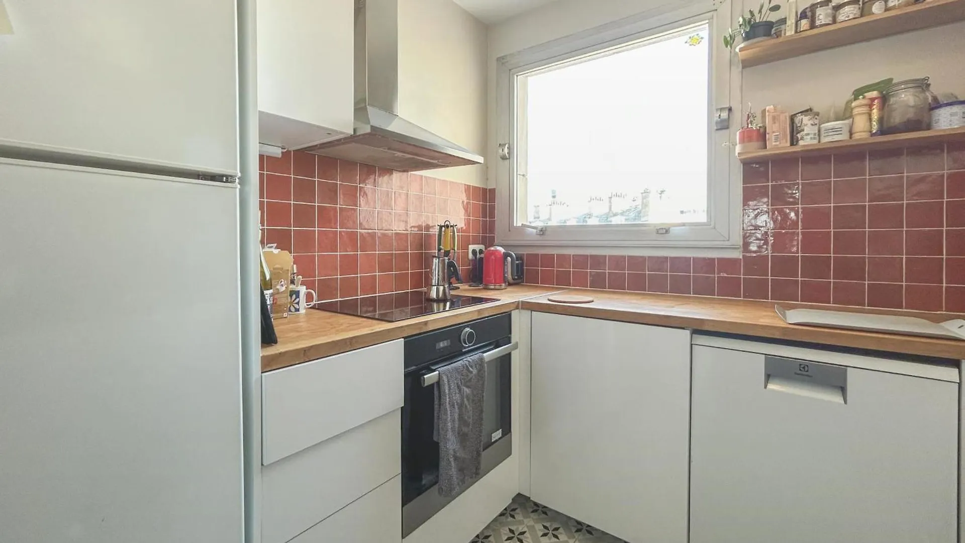 Spacious 2-Bedroom Apartment With Balcony Steps From Buttes-Chaumont Park Париж Франция