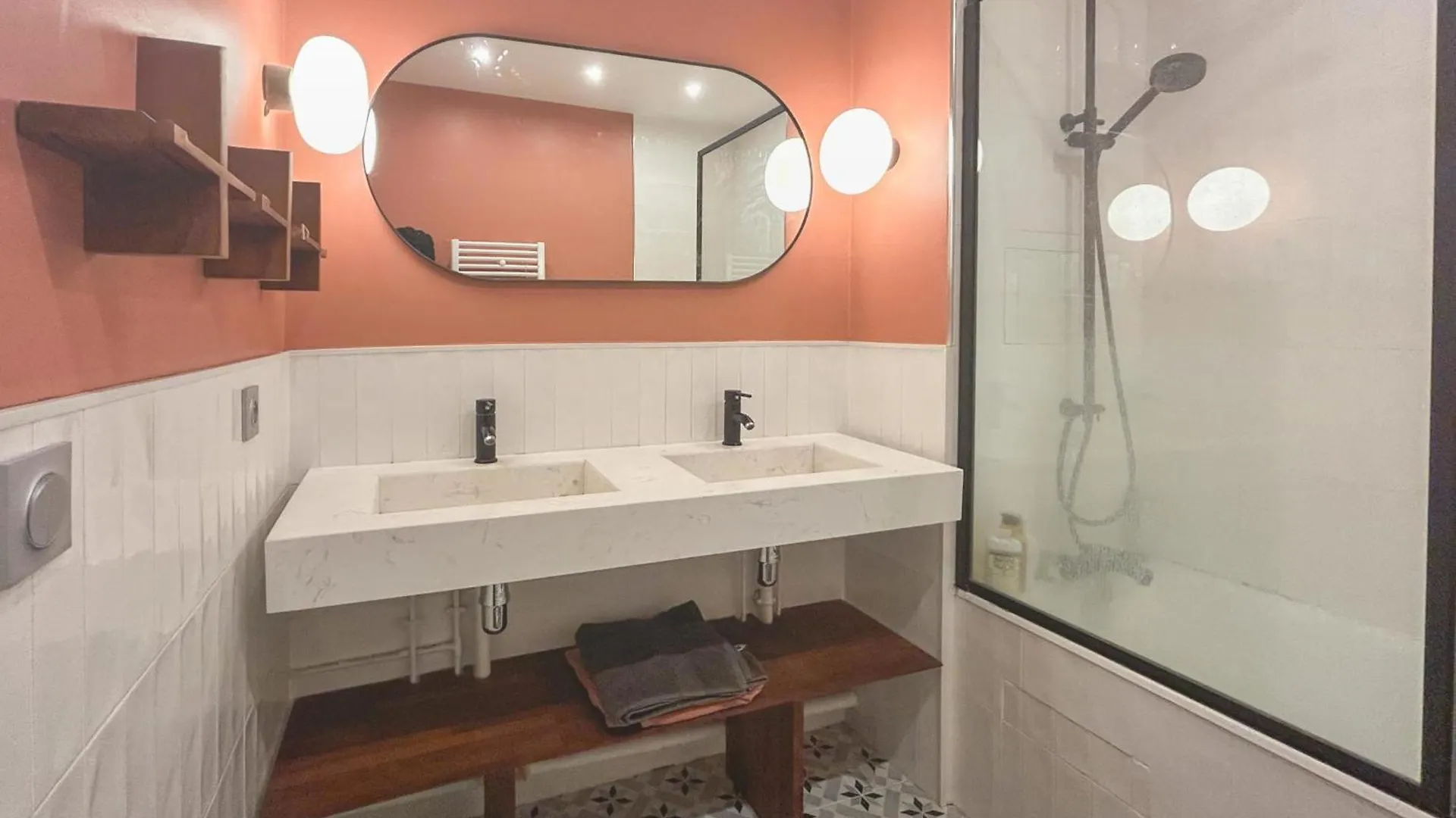 Spacious 2-Bedroom Apartment With Balcony Steps From Buttes-Chaumont Park Париж