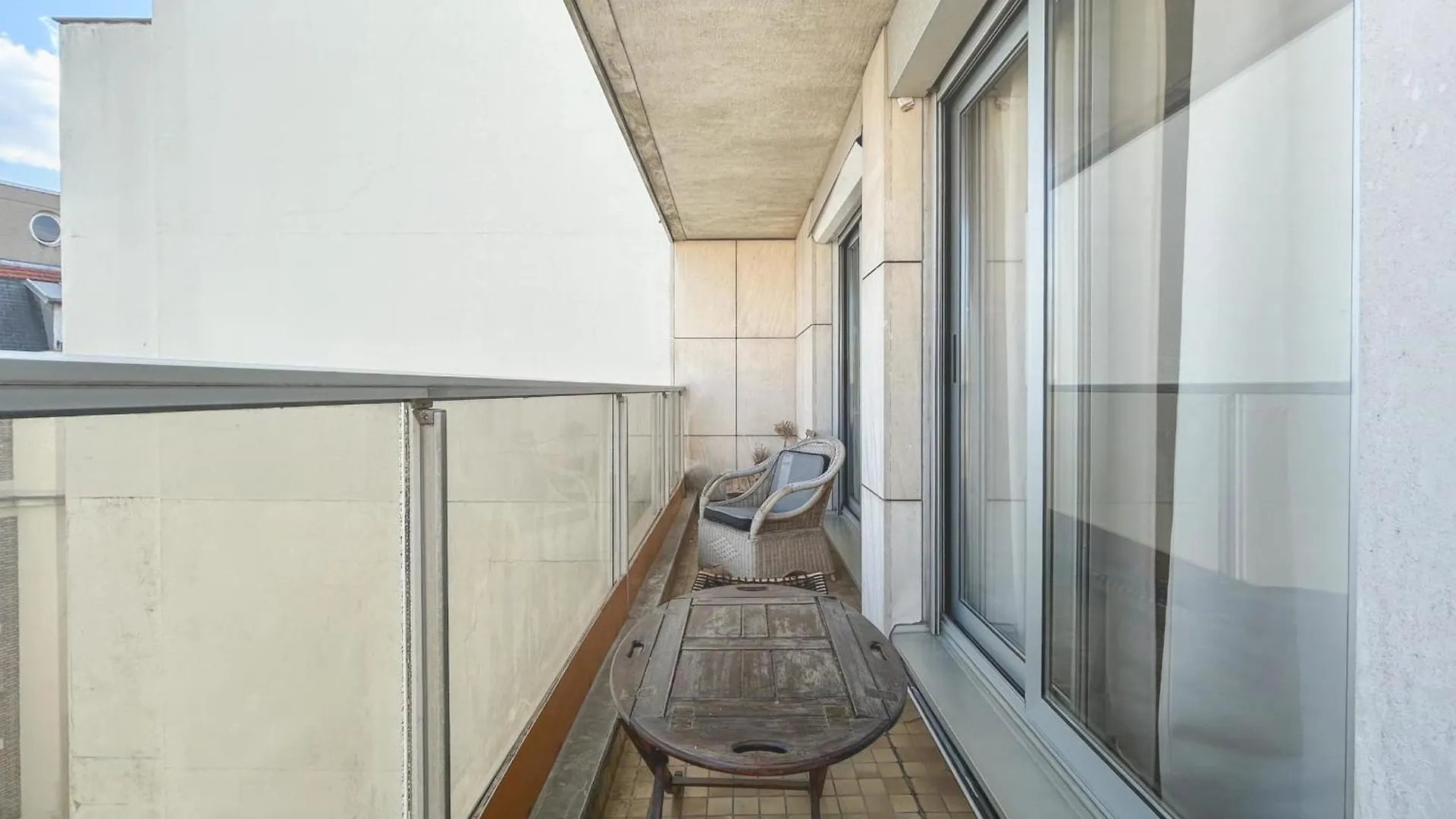 Spacious 2-Bedroom Apartment With Balcony Steps From Buttes-Chaumont Park Париж