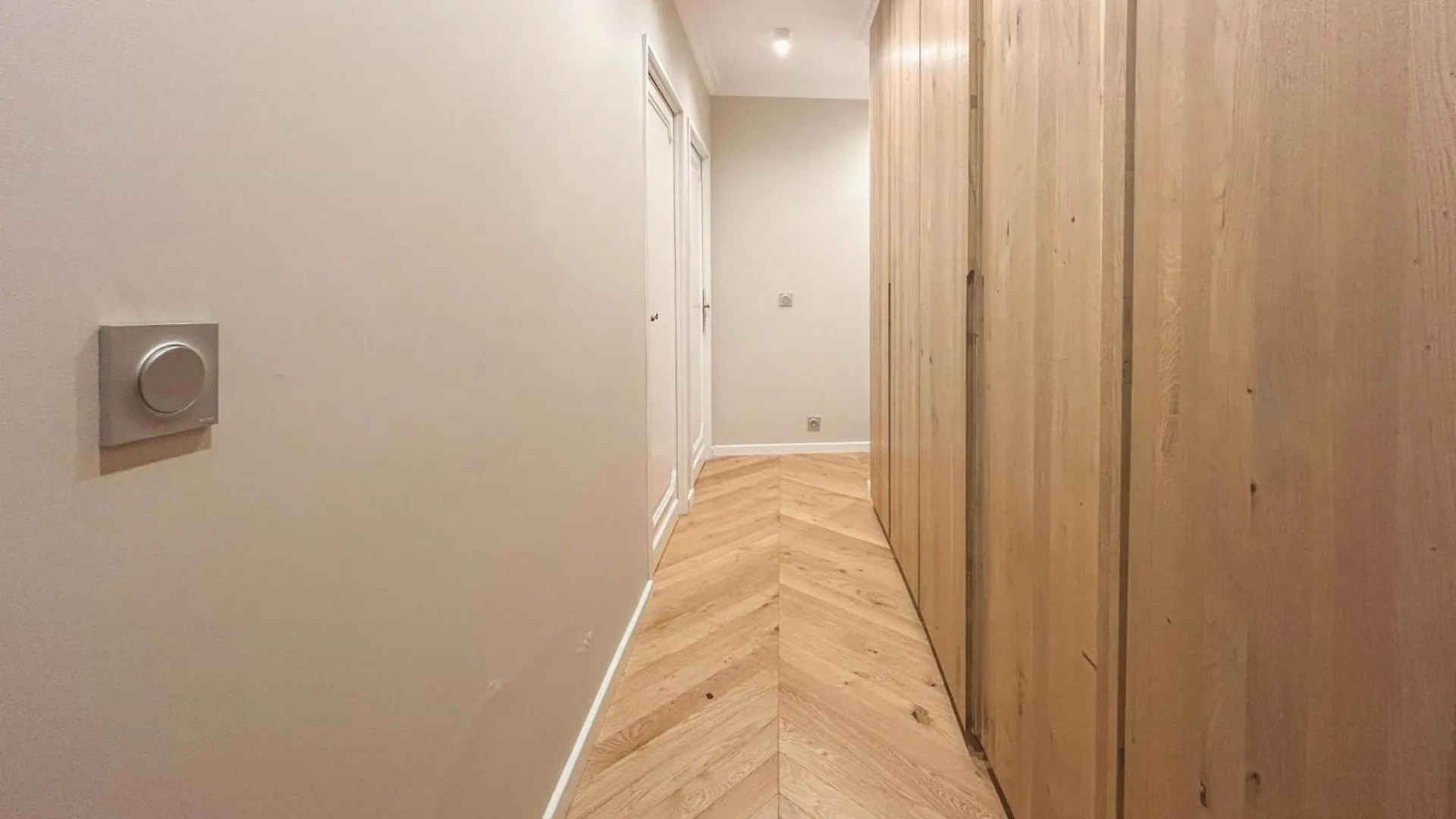 Spacious 2-Bedroom Apartment With Balcony Steps From Buttes-Chaumont Park París