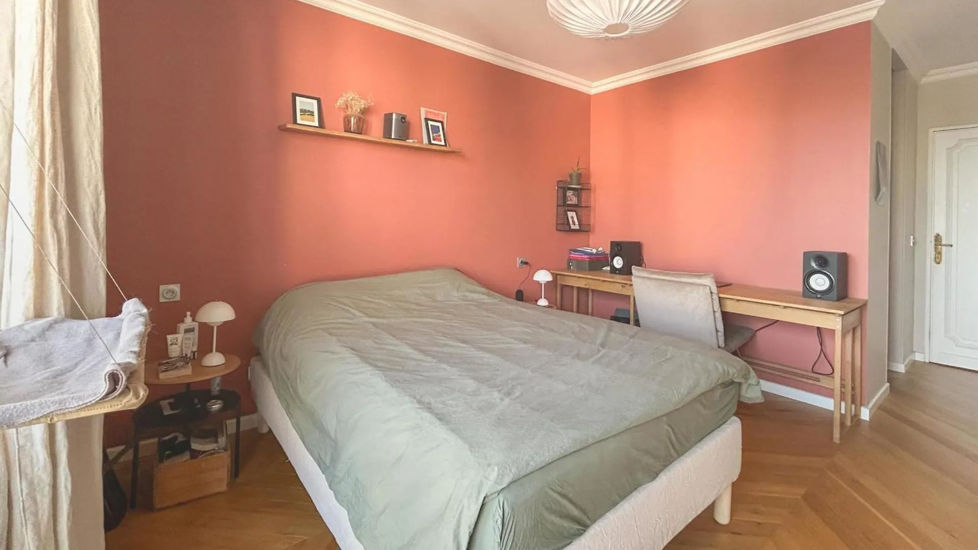 Spacious 2-Bedroom Apartment With Balcony Steps From Buttes-Chaumont Park París