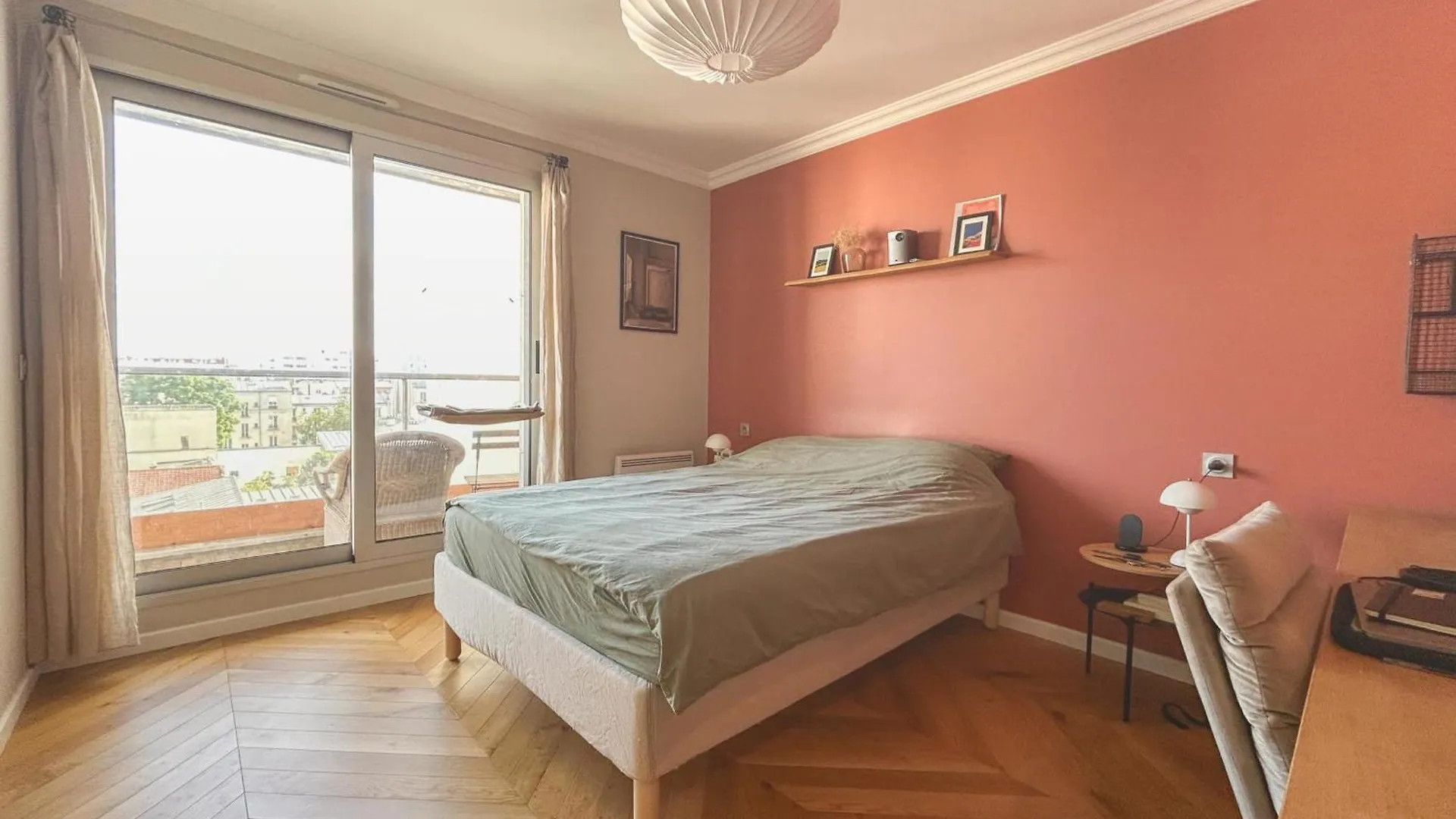 Spacious 2-Bedroom Apartment With Balcony Steps From Buttes-Chaumont Park París